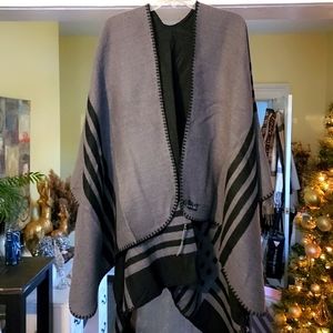 Women's reversible shall